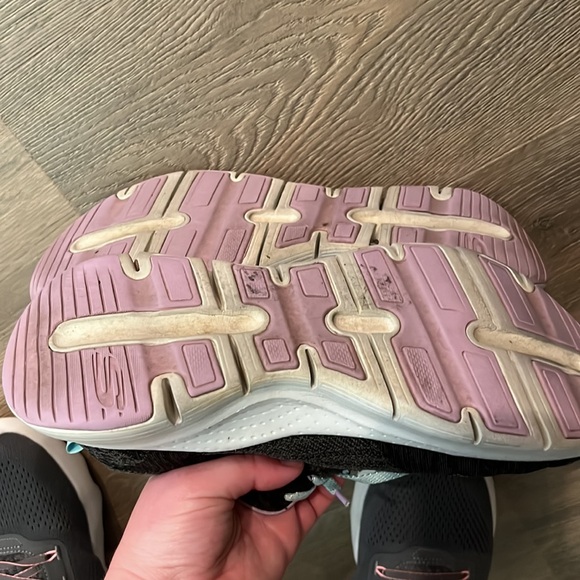 Like New Skechers Arch Fit Air Cooled memory foam Women’s Size 9.5 sneakers - Picture 3 of 5